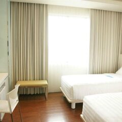 Отель Mercure Surabaya Manyar Индонезия, Сурабая - отзывы, цены и фото номеров - забронировать отель Mercure Surabaya Manyar онлайн комната для гостей фото 2