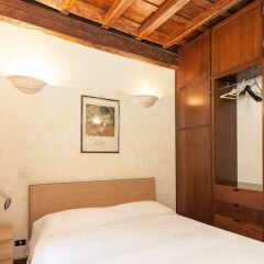 Отель Rental In Rome Santa Maria сейф в номере