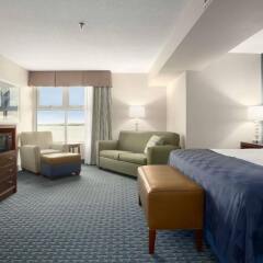 Отель Ramada Plaza by Wyndham Geneva Lakefront Resort комната для гостей фото 2
