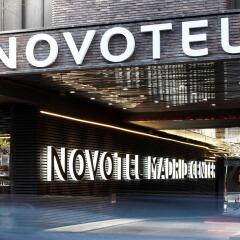 Отель Novotel Madrid Center парковка