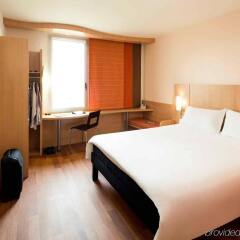Отель Ibis Barcelona Santa Coloma Испания, Санта-Колома-де-Граманет - отзывы, цены и фото номеров - забронировать отель Ibis Barcelona Santa Coloma онлайн комната для гостей фото 2