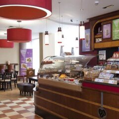 Отель Premier Inn London Stansted Airport питание фото 3