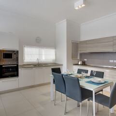 Отель Luxury Apartment IN Fort Cambridge With Pool Мальта, Слима - отзывы, цены и фото номеров - забронировать отель Luxury Apartment IN Fort Cambridge With Pool онлайн в номере