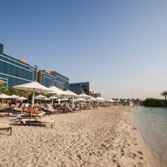 Отель Fairmont Bab Al Bahr ОАЭ, Абу-Даби - 1 отзыв об отеле, цены и фото номеров - забронировать отель Fairmont Bab Al Bahr онлайн пляж фото 2
