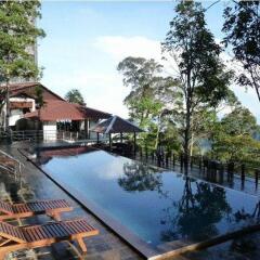 Отель DCoconut Hill Resort бассейн