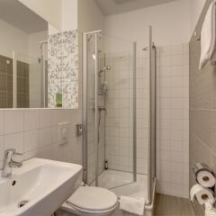 Meininger Hotel Hamburg City Center Гамбург ванная