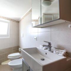 Отель Jerry's Apartment Италия, Маргера - отзывы, цены и фото номеров - забронировать отель Jerry's Apartment онлайн ванная фото 2