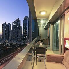 Отель One Perfect Stay - 8 Boulevard Tower балкон