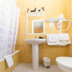 Отель Hostal Valencia ванная фото 2