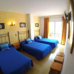 Отель Hostal Cuevas Испания, Фуэнхирола - отзывы, цены и фото номеров - забронировать отель Hostal Cuevas онлайн детские мероприятия фото 2