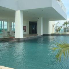 Отель The View Cosy Beach by Pattaya Sunny Rentals бассейн