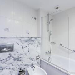 Отель Holiday Inn Express Lisbon Airport ванная