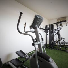 Anda Beachside Hotel фитнесс-зал