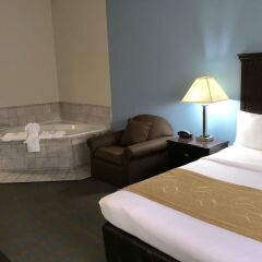 Отель Comfort Suites Tulare бассейн фото 3