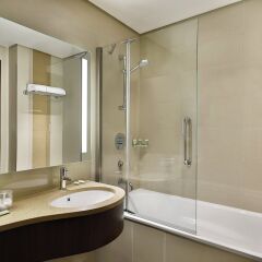 Отель Courtyard by Marriott Riyadh Olaya ванная фото 2