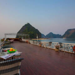 Отель Monkey Island Cruise пляж