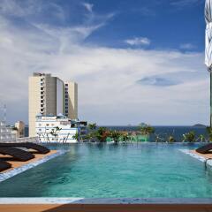 Golden Holiday Hotel бассейн