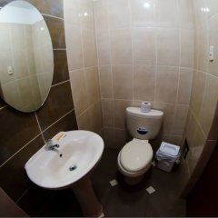 Hostal Latino in Nazca, Peru from 37$, photos, reviews - zenhotels.com bathroom