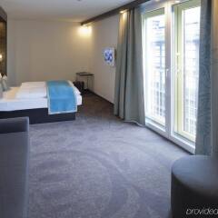 Отель Motel One Berlin KuDamm Германия, Берлин - отзывы, цены и фото номеров - забронировать отель Motel One Berlin KuDamm онлайн комната для гостей фото 2