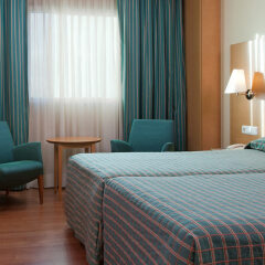 Hotel City Express Santander Parayas Сантандер комната для гостей