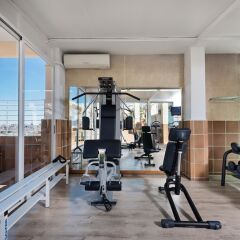 Отель NH Valencia Center фитнесс-зал