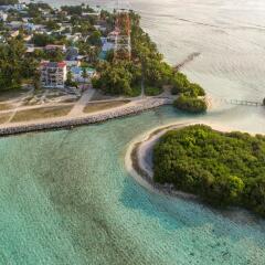 Отель Reef Edge Thulusdhoo Остров Гасфинолу бассейн