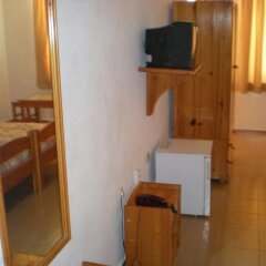 Family Hotel Astra сейф в номере