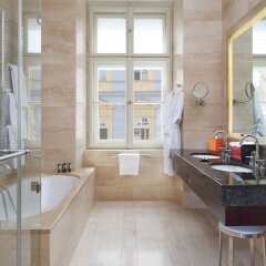 Отель Mandarin Oriental Prague Прага ванная
