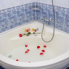 Отель Lucky Hotel Болгария, Велико Тырново - отзывы, цены и фото номеров - забронировать отель Lucky Hotel онлайн ванная фото 2