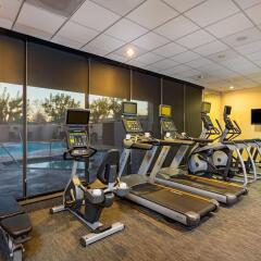 Отель Courtyard by Marriott Los Angeles Pasadena/Monrovia фитнесс-зал