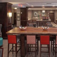 Отель Hampton Inn & Suites Columbus/University Area США, Колумбус - отзывы, цены и фото номеров - забронировать отель Hampton Inn & Suites Columbus/University Area онлайн гостиничный бар