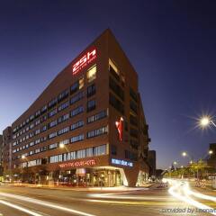 25hours Hotel HafenCity вид на фасад