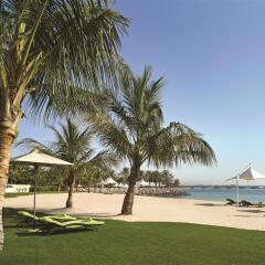 Traders Hotel Qaryat Al Beri Abu Dhabi, by Shangri-la пляж