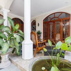 Отель Angel Inn Guest House балкон