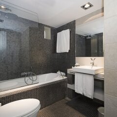 Отель Hospes Las Casas del Rey de Baeza Hotel Испания, Севилья - отзывы, цены и фото номеров - забронировать отель Hospes Las Casas del Rey de Baeza Hotel онлайн ванная