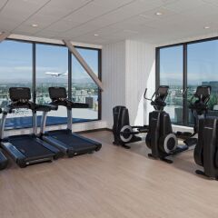 H Hotel Los Angeles, Curio Collection by Hilton фитнесс-зал