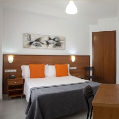 Отель Hostal Sans Испания, Барселона - отзывы, цены и фото номеров - забронировать отель Hostal Sans онлайн комната для гостей фото 2