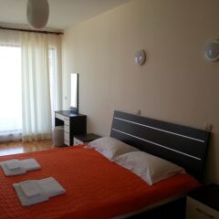 Апартаменты Lighthouse Apartments And Villas Балчик комната для гостей фото 2
