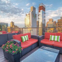 Отель The Wyndham Midtown 45 гостиничный бар