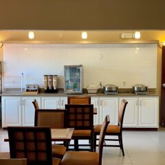 Отель Country Inn & Suites by Radisson, Midway, FL в номере фото 2