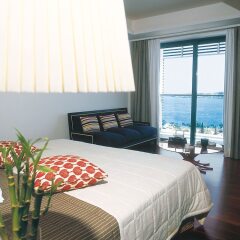 Отель Vouliagmeni Suites комната для гостей фото 5