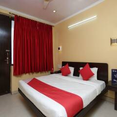 OYO 12887 Hotel A-1 сейф в номере