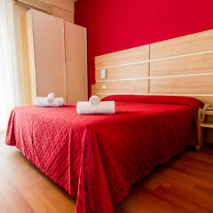 Hotel Monica комната для гостей