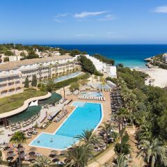 Отель Insotel Cala Mandía Resort & Spa - All Inclusive бассейн