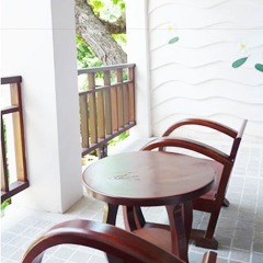 Отель Lomtalay Chalet Resort балкон