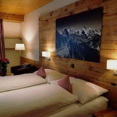 Отель Bernerhof Grindelwald Швейцария, Гриндельвальд - отзывы, цены и фото номеров - забронировать отель Bernerhof Grindelwald онлайн комната для гостей фото 2