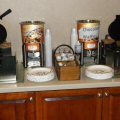 Отель Baymont Inn & Suites Columbus/Rickenbacker Колумбус питание