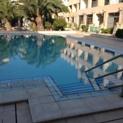 Апартаменты Luxury Seafront Apartment With Pool бассейн фото 2