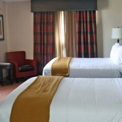 Отель Holiday Inn Express Newington сейф в номере