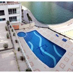 Отель HiGuests Vacation Homes - Marina Views бассейн
